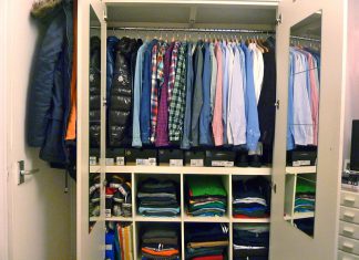 Het opruimen van je kast kleding