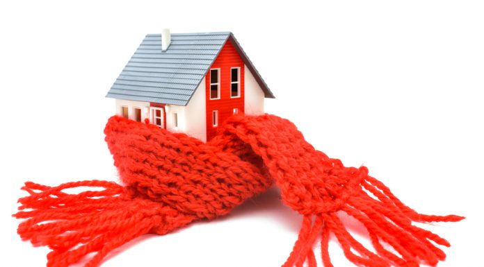 Welke voordelen heeft isolatie? huis met sjaal eromheen